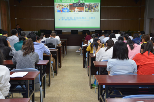 公司举办《蜜蜂精神给我们的启示》专题讲座